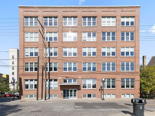 225 9th St E Unit 409, Saint Paul, MN 55101