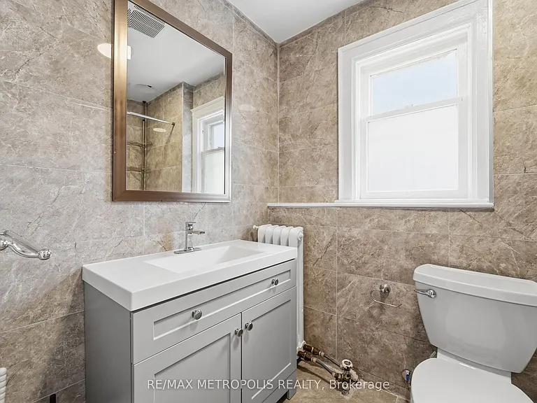 277 Gilmour Ave #UPPER — Photo 11