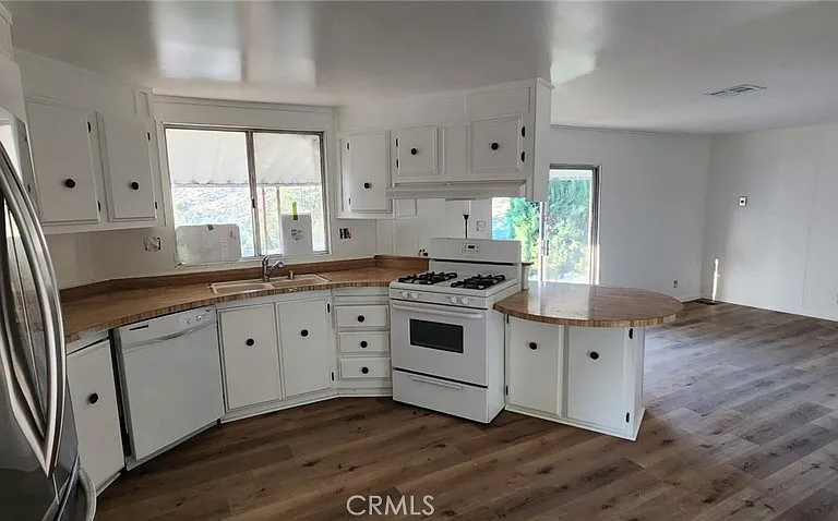 216 Kearns Dr — Photo 17