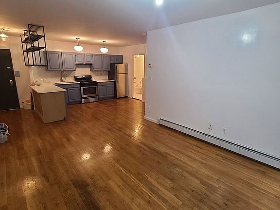 4th image of 174 Scholes St APT 1B