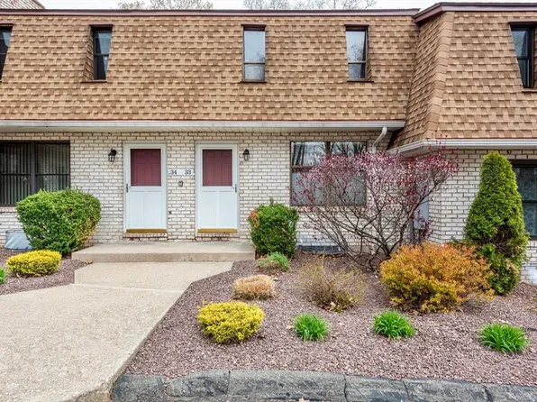 33 Granby Hts #33, Granby, MA 01033