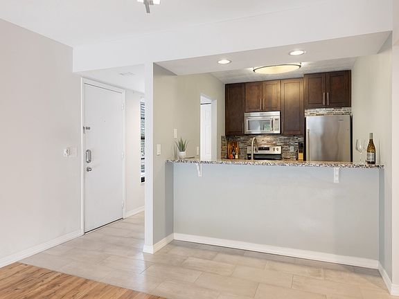 5th image of 8 Plantation Dr APT 204