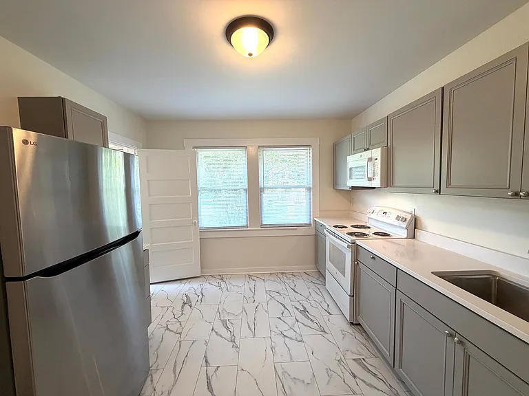 211 Dennis St — Photo 10