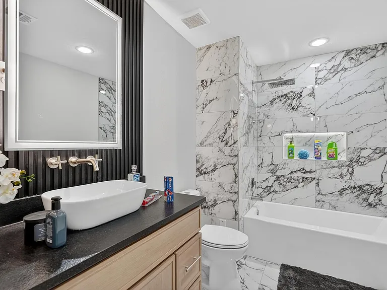 2404 Dyson St — Photo 18