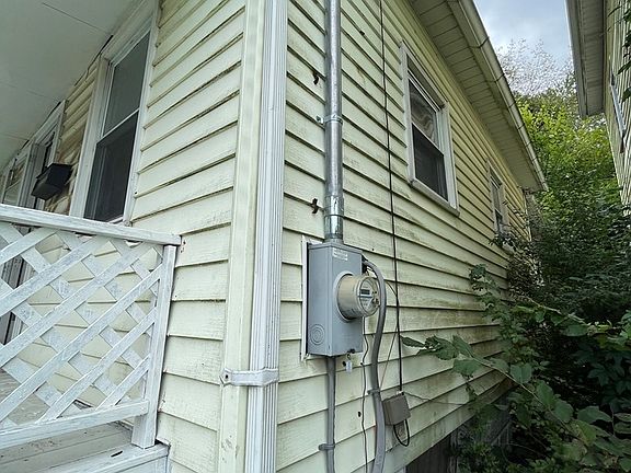 3rd image of 35 1/2 Manning St