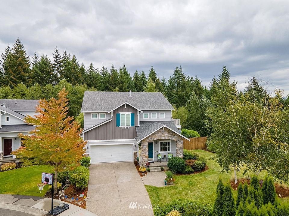 Near the top of Maple Ridge Highlands, at the end of a flat cut-de-sac, on one of the largest lots (shy 1/4 ACRE) in the entire neighborhood, find this recently upgraded and updated former Model Home! Come see for yourself why the builder chose this lot to showcase one of Maple Valley most desirable communities (HINT: it might also be because of the adjacent 100's of acres of woods and trails).