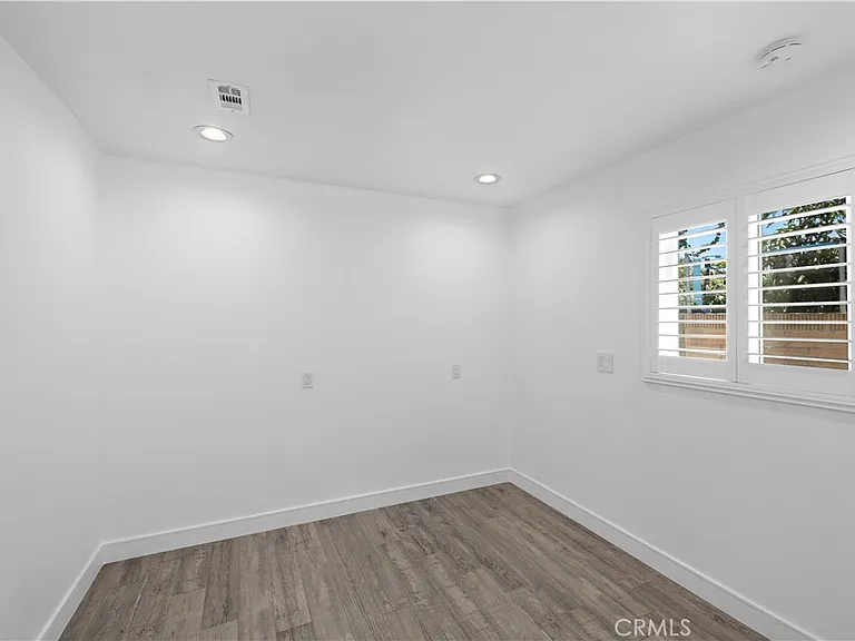822 E Borchard Ave — Photo 13