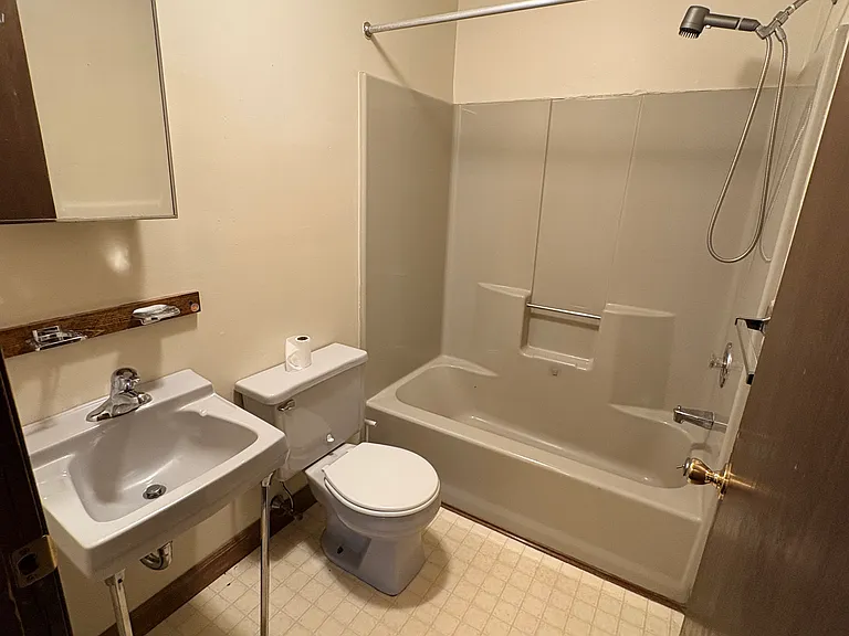 420 Billingsport Rd #F — Photo 5