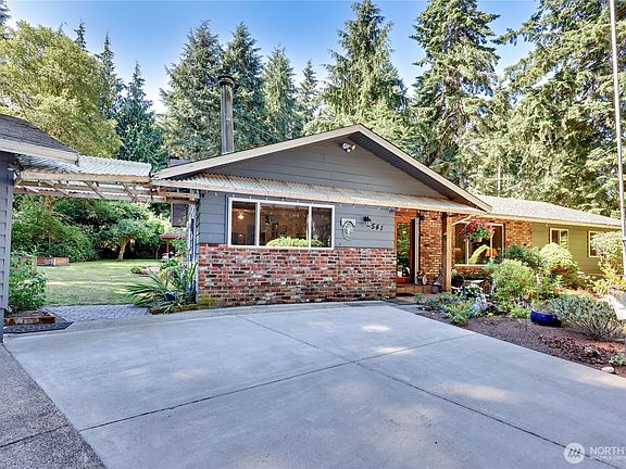 3rd image of 541 Surfcrest Place NE