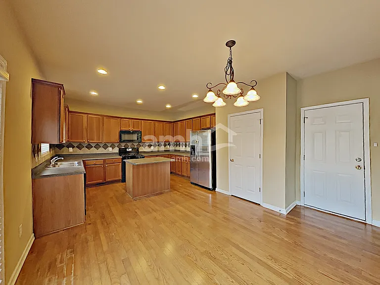 327 Meadowcrest Cir — Photo 5