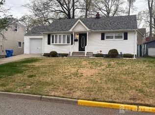 28 Maplewood Ave, Colonia, NJ 07067