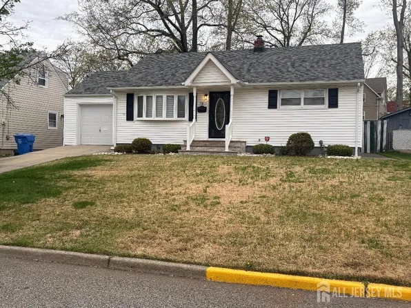 28 Maplewood Ave, Colonia, NJ 07067