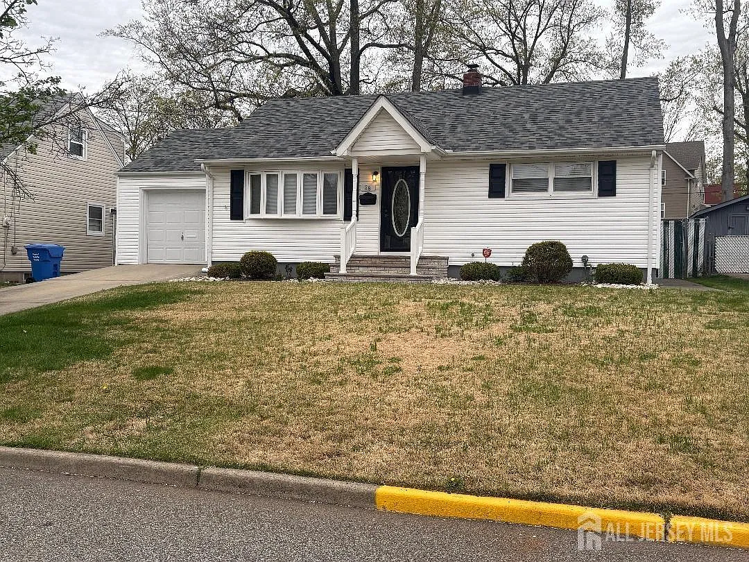 28 Maplewood Ave photo 1