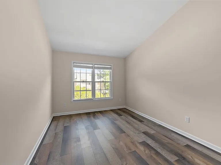 102 Shady Spring Pl — Photo 11