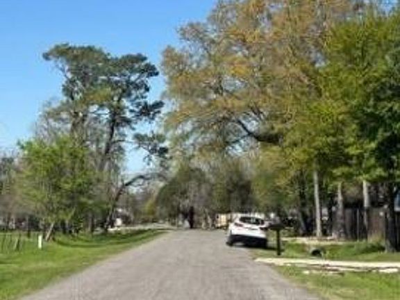 Exterior Neighborhood (street photo)