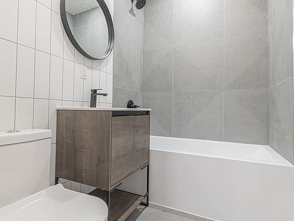 5th image of 1048 Morris Ave APT 2R
