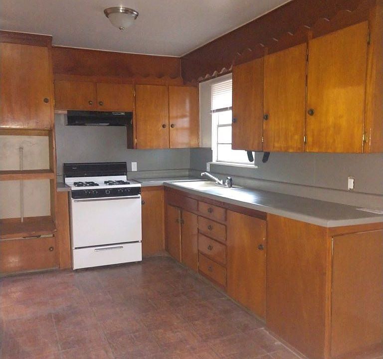 2nd image of 706 E 51st Pl N