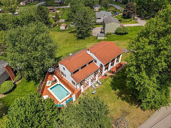 2nd image of 3031 Marie Dr