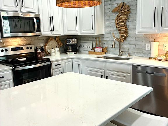 5th image of 1515 E Beach Blvd #212
