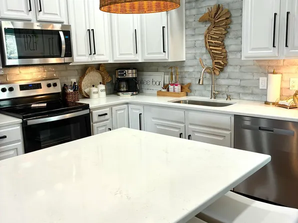 1515 E Beach Blvd #212, Pass Christian, MS 39571