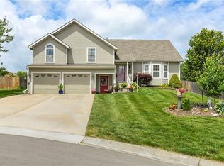 407 Maple Ct, Lansing, KS 66043