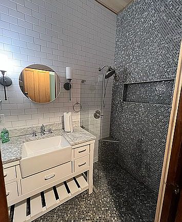 4th image of 330 S Downey Ave