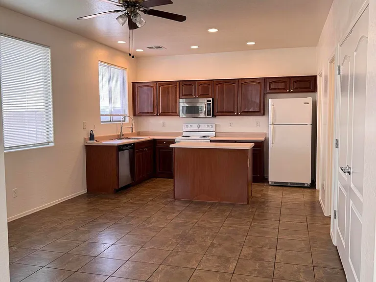 14955 N 174th Ln — Photo 12