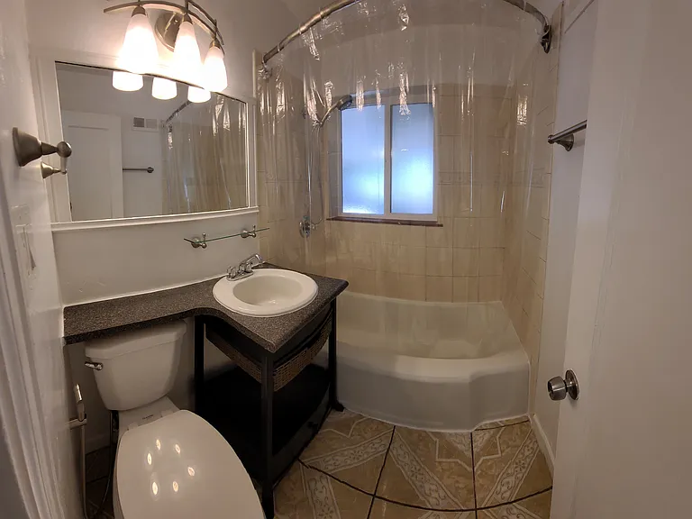 3258 N Saint Paul St — Photo 16