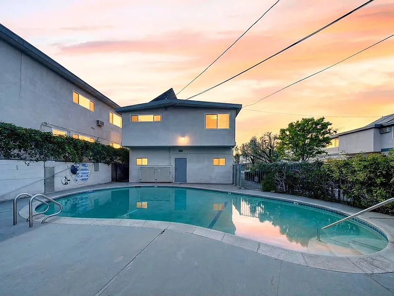 6944-6954 Coldwater Canyon Ave — Photo 42