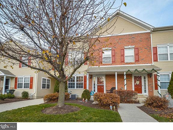2nd image of 101 Goldfinch Ct #251