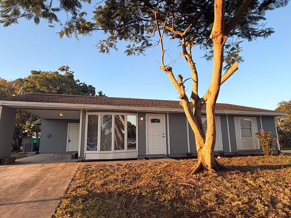 1st image of 311 NE Solida Cir
