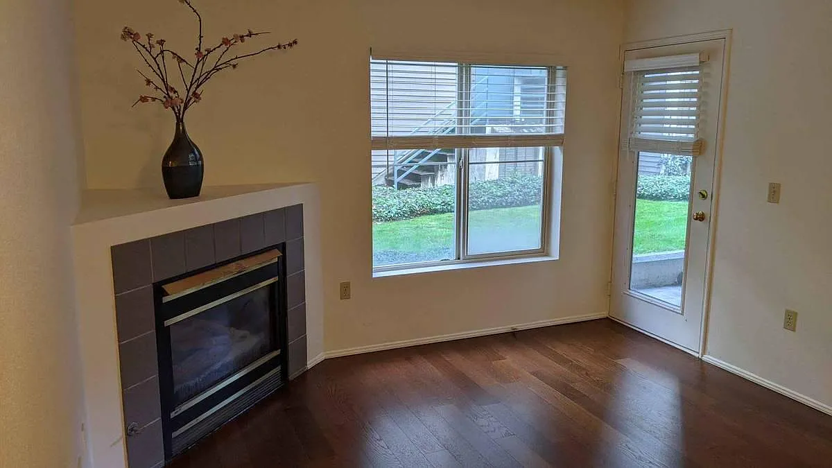 6909 Weedin Pl NE — Photo 2