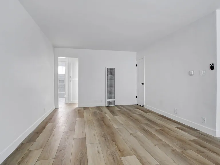 514 N Hayworth — Photo 4
