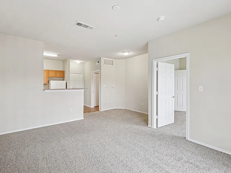 Sequoia Park Apartments — Photo 9