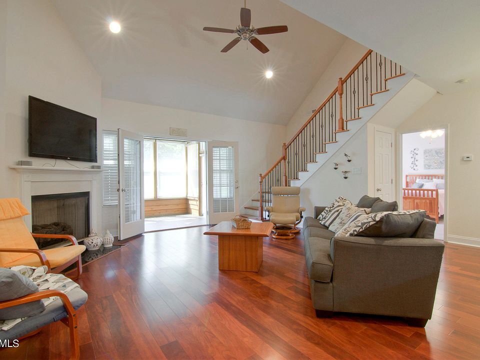 1st image of 621 Meadow Walk Ln