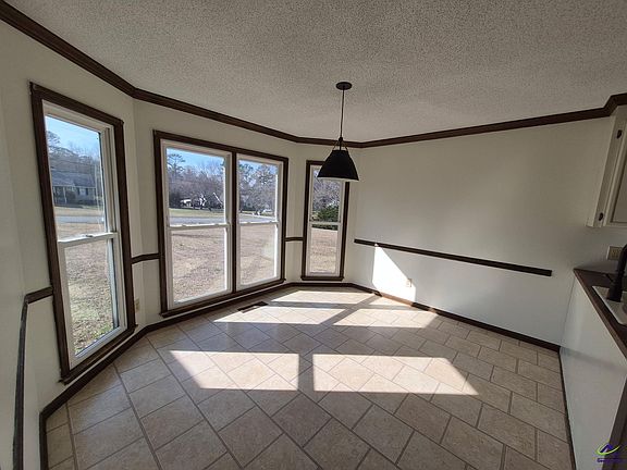 4th image of 213 J R Blvd