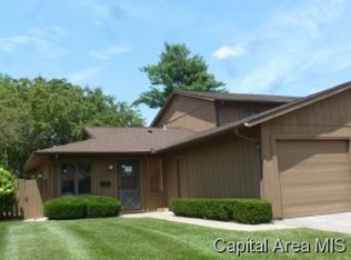 2 Brookside Pl, Springfield, IL 62704