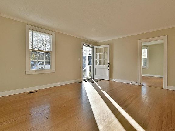3rd image of 202 Ailsie Dr