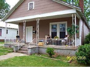 2nd image of 909 E Morehead St