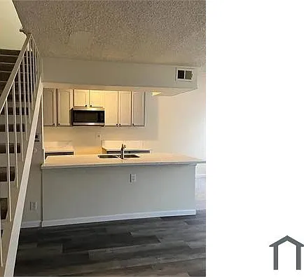 2 bed, 900 sqft, $1,650 — Photo 2