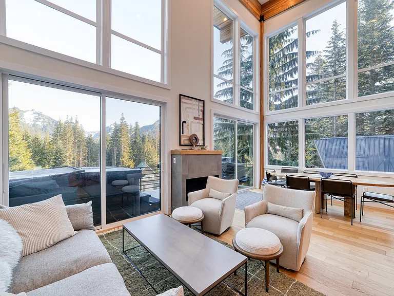 340 Snoqualmie Dr — Photo 2
