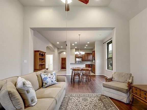 5th image of 519 Catalina Ln