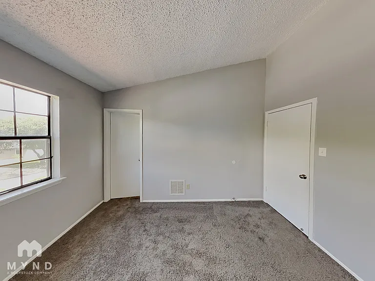 4714 Crested Rock Dr — Photo 30