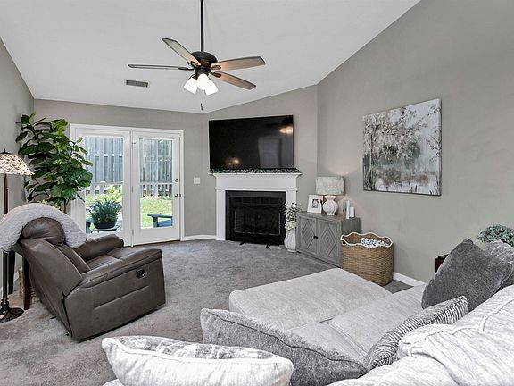 4th image of 140 Huntington Cir
