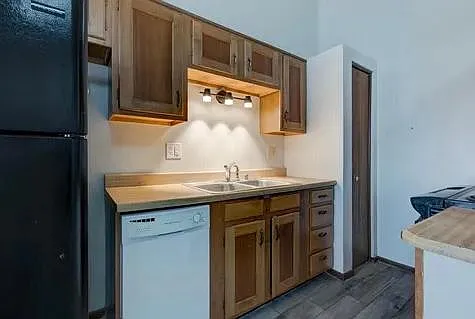 413 Country Club Dr — Photo 2