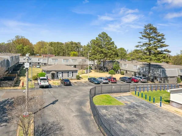 TOWNHOMES w/ W/D INCLUDED! Gated 2 Bed / 1.5 Bath Townhomes near Shelby Dr!