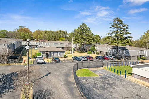 TOWNHOMES w/ W/D INCLUDED! Gated 2 Bed / 1.5 Bath Townhomes near Shelby Dr! Photo 1