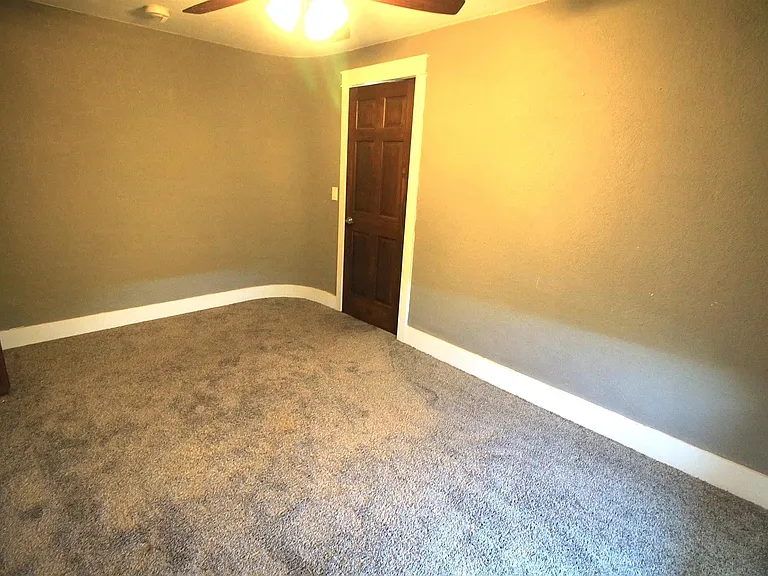212 S Madison St — Photo 3