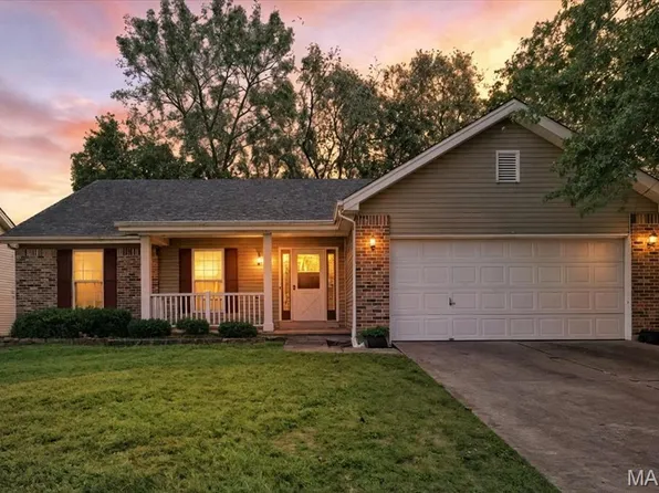 2924 Galaxy Pl, Maryland Heights, MO 63043