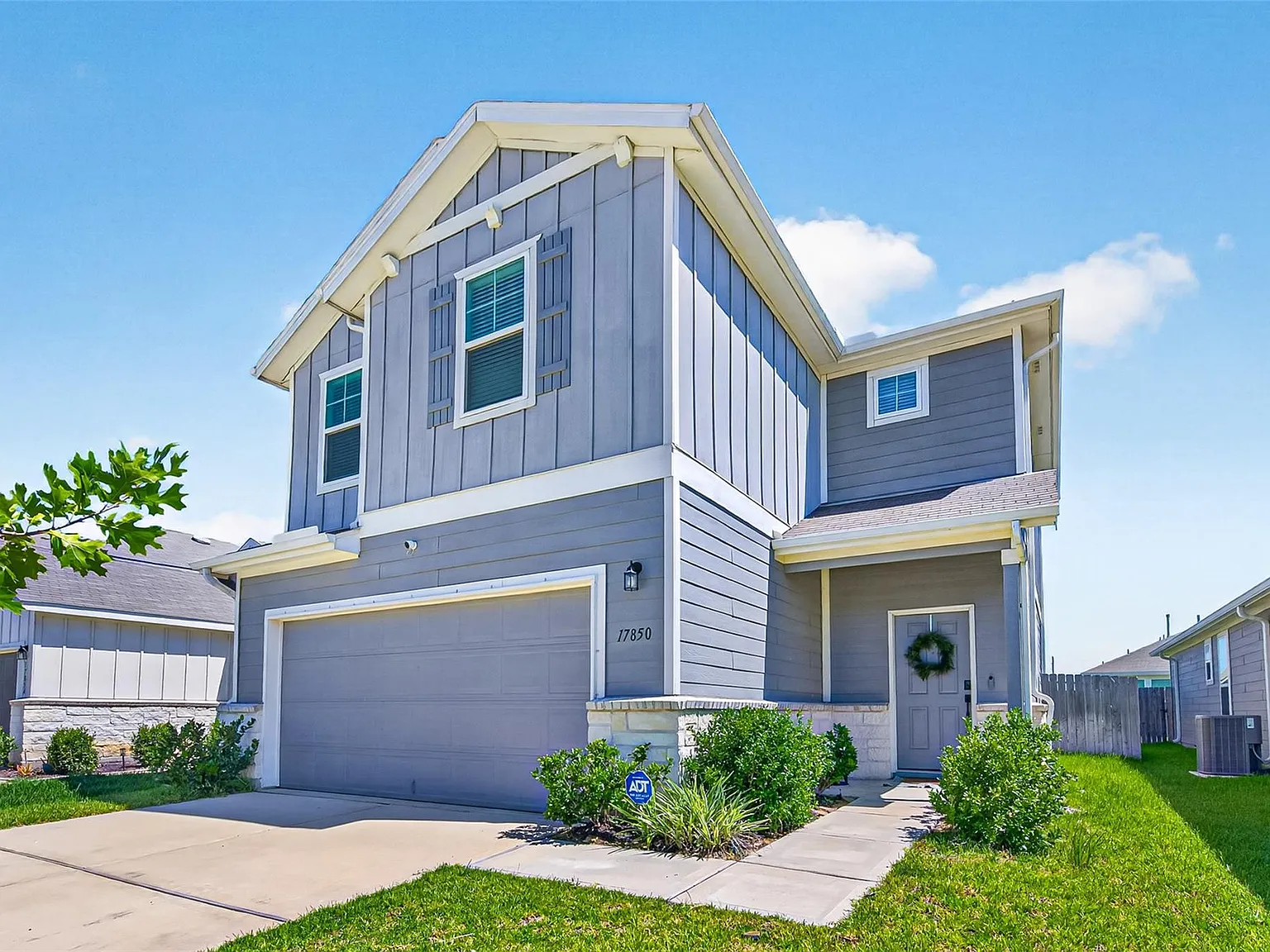 4 bed, 2.5 bath, 1692 sqft, $2,200 — Photo 1